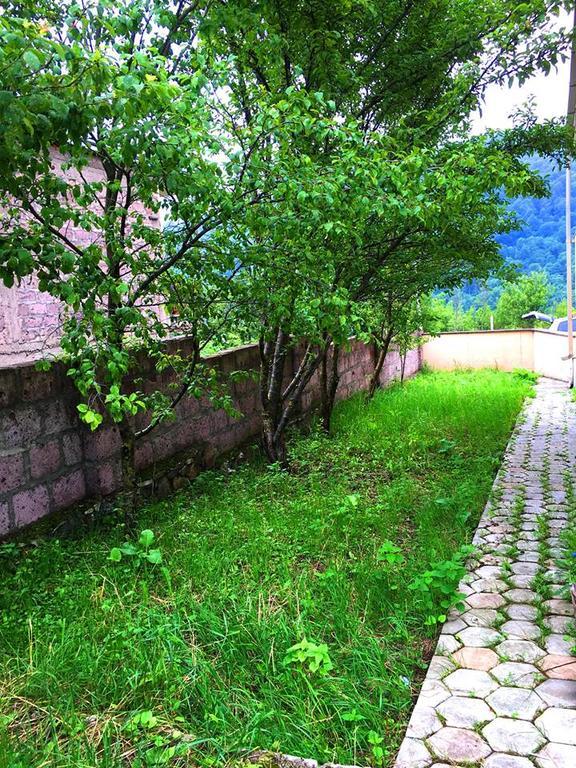 Family & Friends Guest House Dilijan Exterior foto